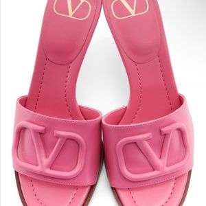 VALENTINO GARAVANI VLogo leather sandals